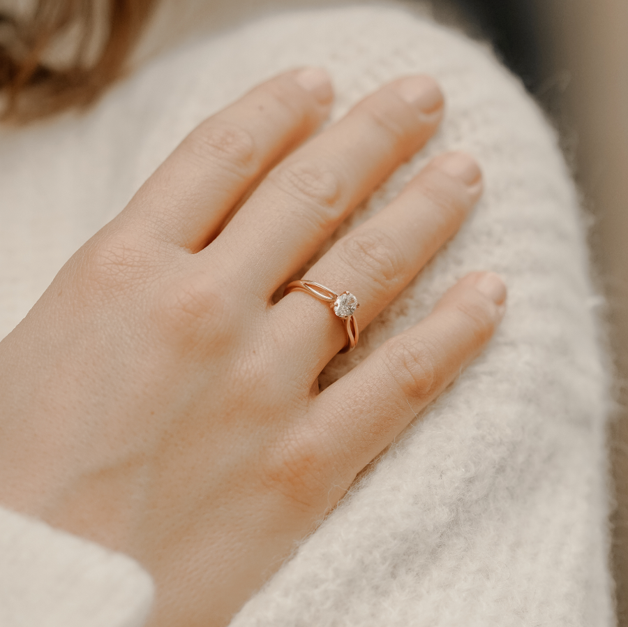 Bague solitaire diamant rond avec split or rose (AL014R)