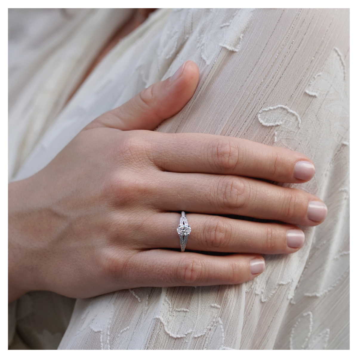 Bague solitaire diamant rond avec split et pavage or rose (AL011R)