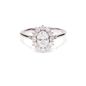 Bague à entourage type marguerite diamant ovale or blanc (AL007O)