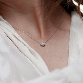 Pendentif solitaire diamant rond griffes avec entourage or blanc (AL2000R)