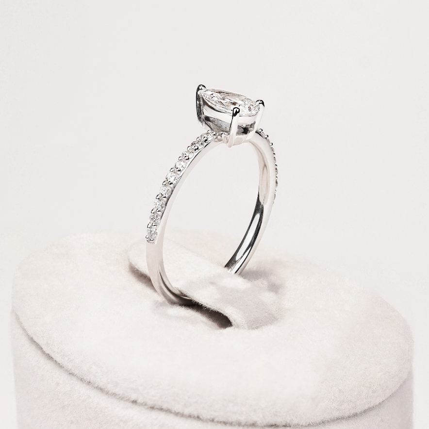 Bague solitaire diamant poire avec pavage or rose (AL002P)