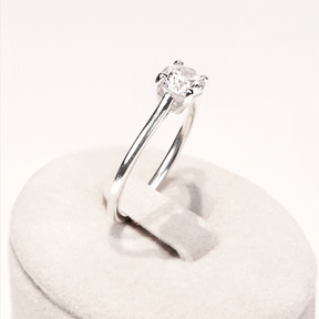 Bague solitaire serti griffe diamant ovale monture cathédrale or jaune (AL013O)