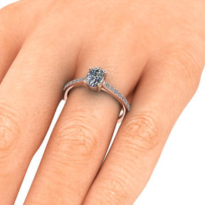 Bague solitaire serti griffe diamant ovale avec pavage monture cathédrale or rose (AL000O)