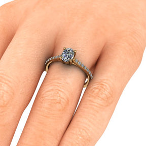 Bague solitaire serti griffe diamant ovale avec pavage monture cathédrale or jaune (AL000O)