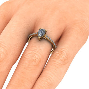 Bague solitaire serti griffe diamant poire avec pavage monture cathédrale or jaune (AL000P)