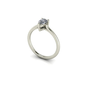 Bague solitaire serti griffe diamant poire monture cathédrale or blanc (AL013P)