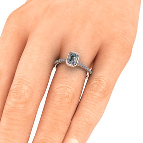 Bague solitaire serti clos diamant émeraude avec pavage or rose (AL009E)