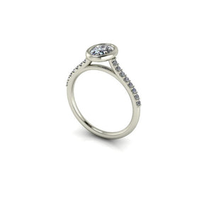 Bague solitaire serti clos diamant ovale avec pavage or blanc (AL009O)