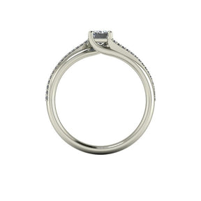 Bague solitaire asymétrique diamant émeraude avec pavage or blanc (AL010E)
