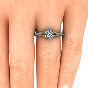 Bague solitaire diamant ovale avec split et pavage or jaune (AL011O)