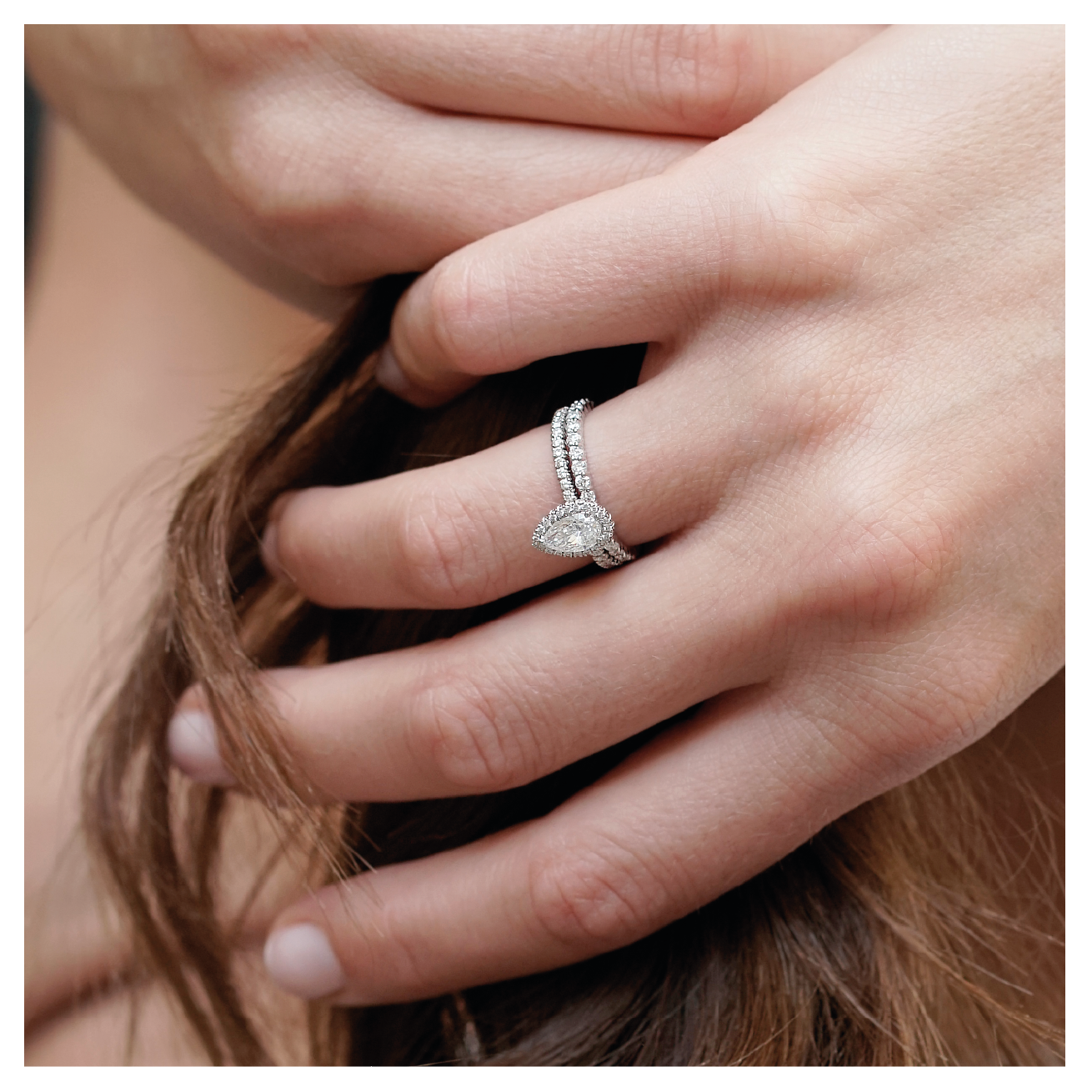 Bague solitaire diamant poire avec pavage or jaune (AL002P)