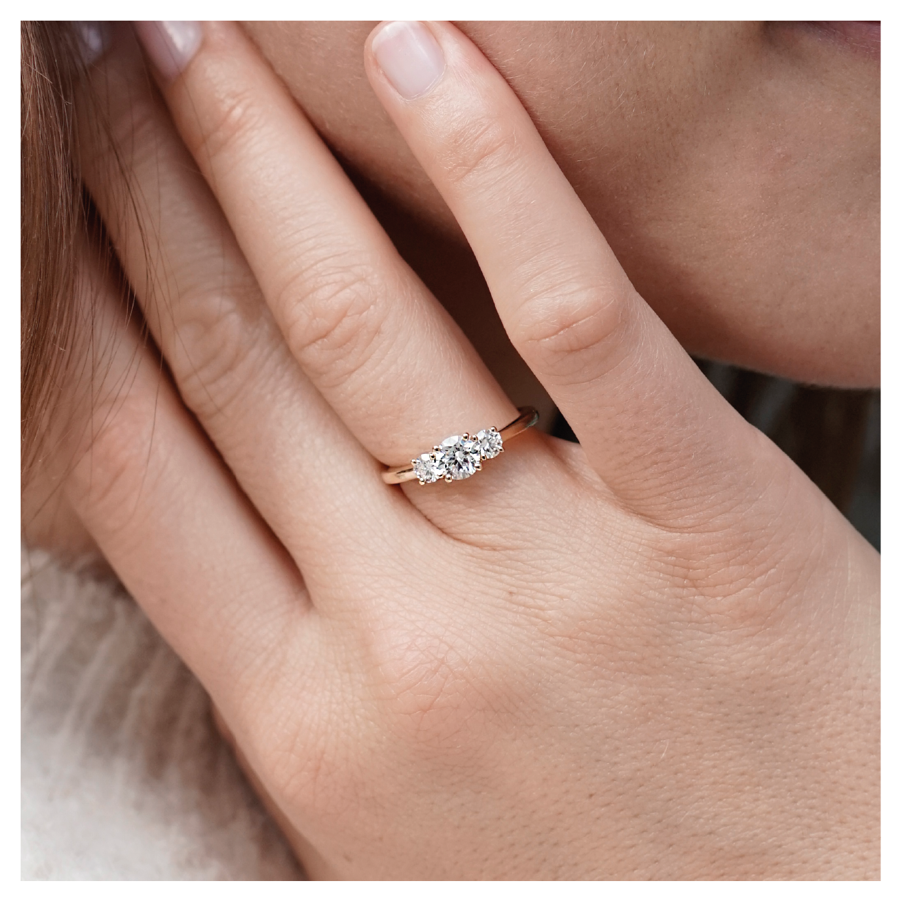 Bague trilogie serti griffe diamant ovale or rose AL008O